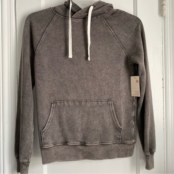 NWT- Juniors' SO® Core Raglan Pullover Hoodie, Size: XS - Picture 2 of 5